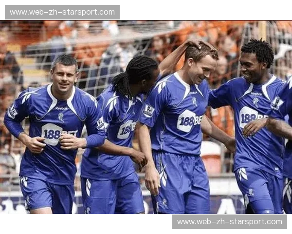 橙色风暴席卷布鲁姆菲尔德：布莱克浦vs艾斯特城的绿茵博弈与纯粹信仰